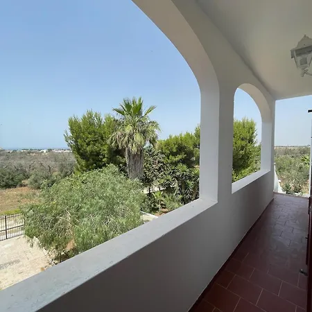 La Sarparea, Masseria * Sant Isidoro (Apulia)
